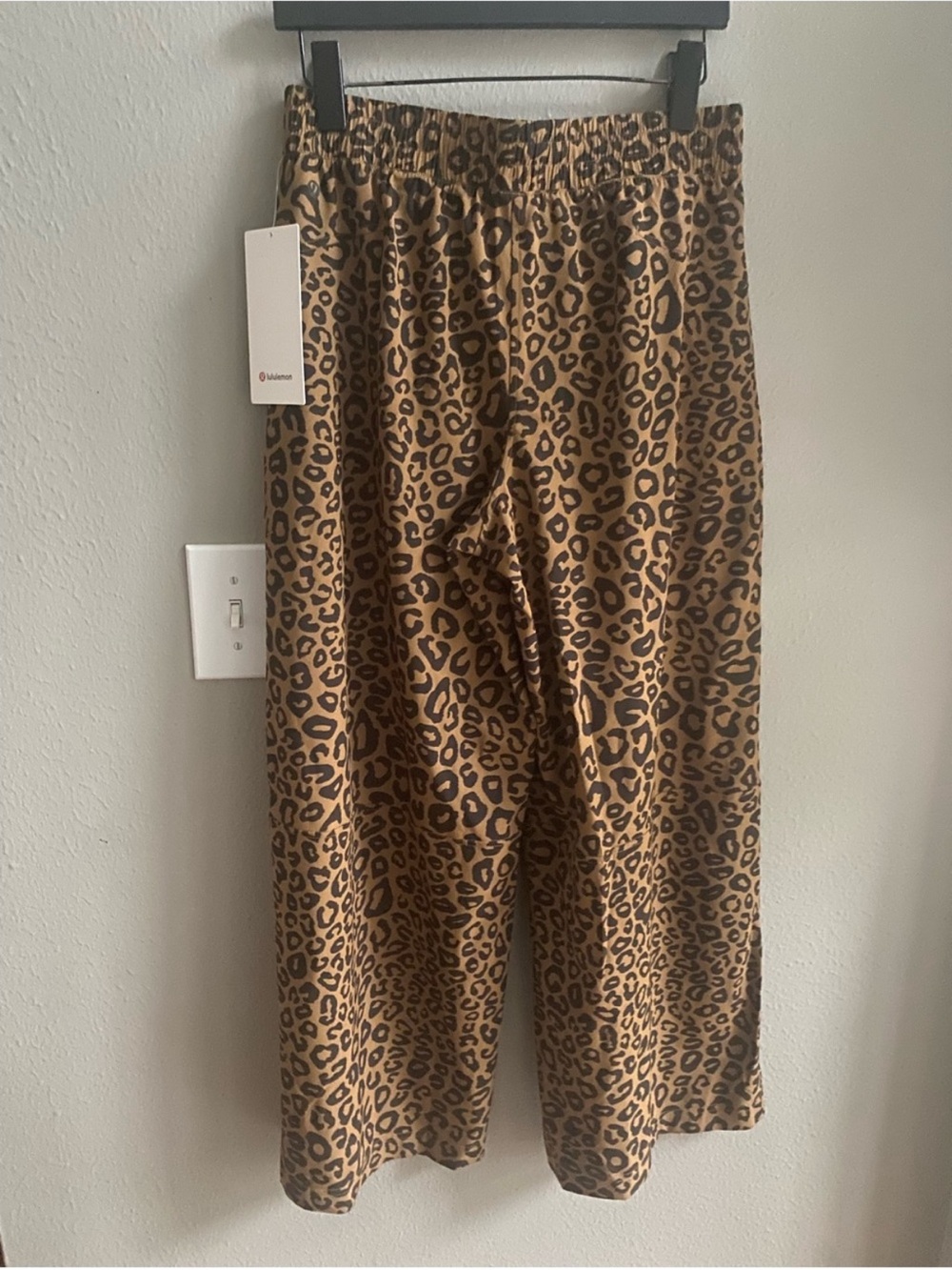 NWT Lululemon wide leg leopard pants. Size: 8. Hard to find. - Picture 5 of 5